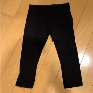 Lululemon original cropped Wunder Unders.